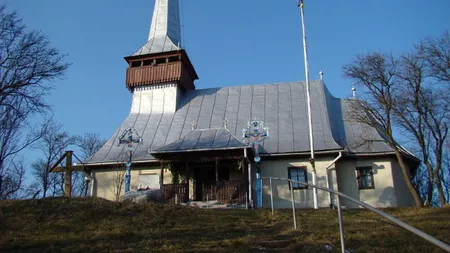 Biserica de lemn din Mihaesti - GALERIE FOTO