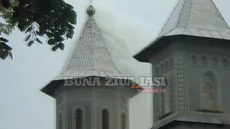Incendiu de proportii la Biserica Sfantul Nicolae din Podu Iloaiei - FOTO VIDEO
