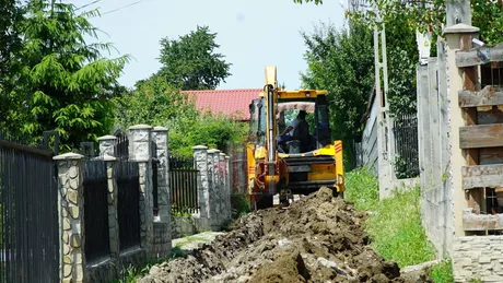 Dezastru in comuna Miroslava provocat de compania Gazmir Oamenii sunt blocati in case fiind obligati sa circule fara masini. Nesimtirea a intrecut orice limita - FOTO