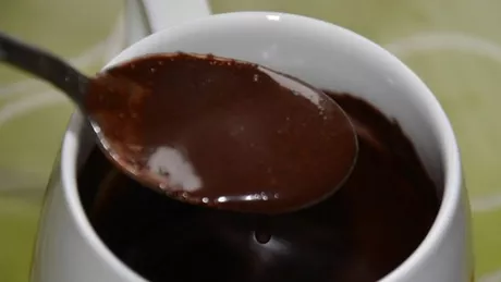 Apa calda cu cacao  mai eficienta decat multe medicamente