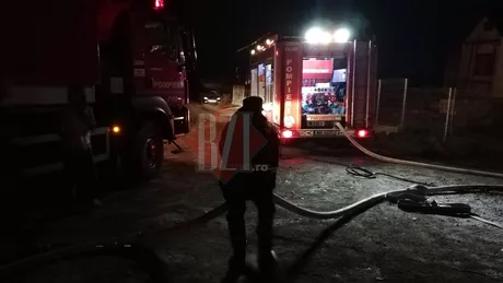 EXCLUSIVUPDATE Incendiu la Valea Adanca Pompierii intervin in forta - FOTOLIVE VIDEO