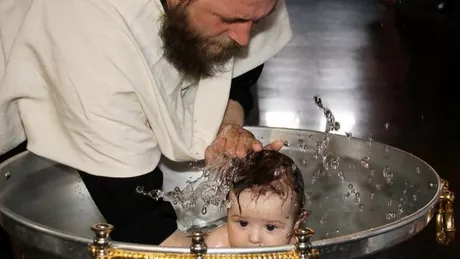 Ce gandeste un bebelus la botez O sa razi cu lacrimi. Povestea este geniala
