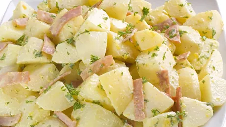 Salata nemteasca cu cartofi noi
