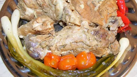 Friptura de miel preparata la ceaun o mancare traditionala romaneasca pregatita de Paste