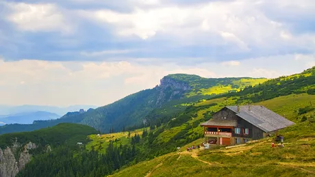 Cabana Dochia din Munţii Ceahlău un secol de istorie