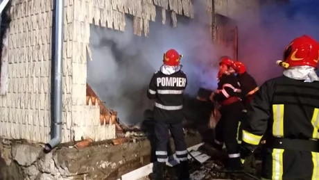 Incendiu violent în comuna Pojorâta. O femeie a fost găsită carbonizată - FOTO
