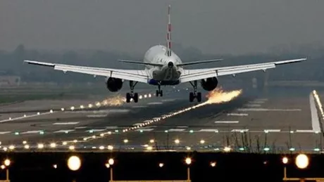 Întârzieri de zeci de ore pe aeroportul din Belgia. Un cunoscut procuror şi sute de români blocaţi - FOTO