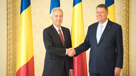 Ambasadorul SUA în România decorat de Klaus Iohannis cu Ordinul Naţional Steaua României
