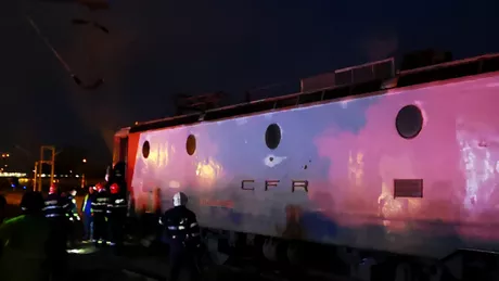Exclusiv Locomotiva trenului Paşcani - Iaşi a luat foc. Intervin pompierii - FOTO  VIDEO