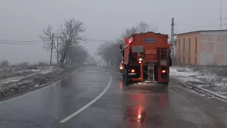 Drumarii ieșeni intră în alertă. Zeci de tone de sare aruncate pe străzile din tot județul. Iată unde pot fi semnalate toate problemele