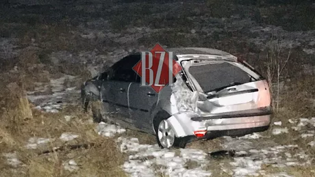 Exclusiv Accident rutier într-o localitate ieșeană. Un autoturism s-a răsturnat - Galerie Foto Update