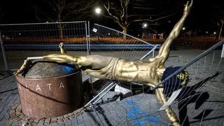 Statuia lui Zlatan Ibrahimovic din Suedia pusă la pământ