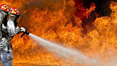 Incendiu la o hală de depozitare și producție saltele din România. A fost emis mesaj prin Ro-Alert