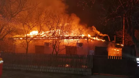 O femeie a suferit arsuri grave în urma unui incendiu izbucnit în locuiță