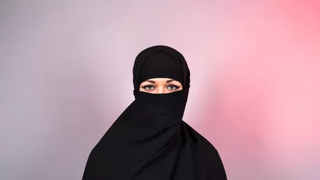 Burka este oficial interzisă în statul olandez. În ce state mai este interzis valul
