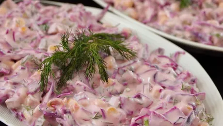 De ce ingrediente ai nevoie pentru salata de varză roşie cu iaurt