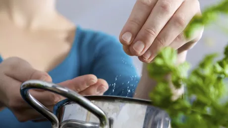 Cum salvezi mâncarea dacă ai pus prea multă sare în ea