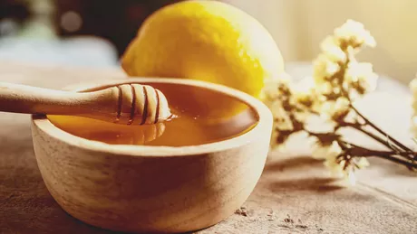 5 beneficii pe care le vei avea dacă vei consuma miere în fiecare seară