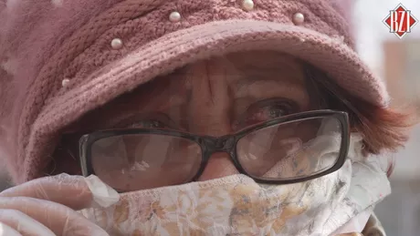 Priviți ochii acestei femei Fostă asistentă de la Socola în luptă cu coronavirusul Sunt speriată nu știu ce să fac. A fost găsită pe o stradă din centrul Iașului plângând de disperare
