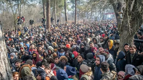 Zeci de mii de migranți ivadează Europa. În Grecia autoritățile intervin pentru a împiedica pătrunderea acestora