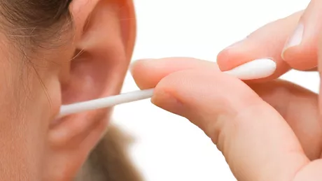 Cazul brutal care arată de ce nu trebuie să vă mai curatați urechile cu betisoare