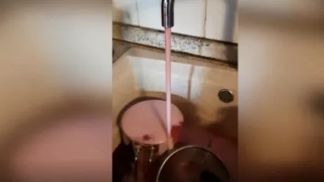 Locuitorii dintr-o localitate din Italia au avut o surpriză uriaşă A început să curgă vin la robinet