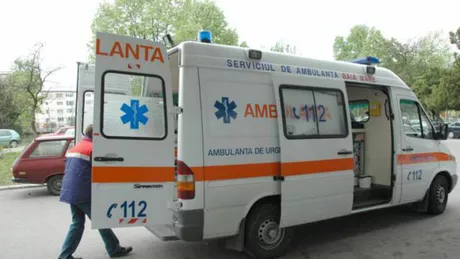 O elevă beată luată cu ambulanța de la orele de curs