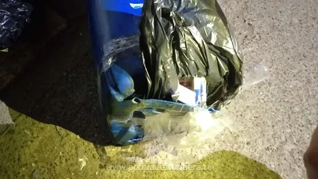 Cantitate impresionantă de țigări de contrabandă ascunse în canistre de plastic