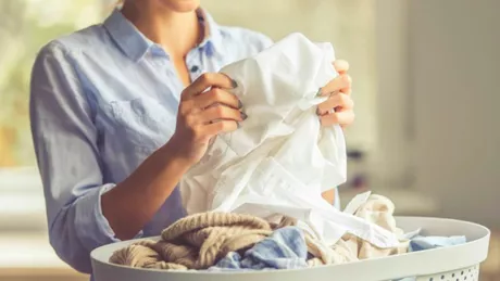 Cu ce dezinfectezi hainele dacă nu mai găseşti dezinfectanţi prin magazine