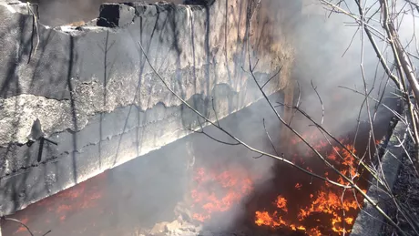 Incendiu violent în Capitală. La faţa locului pompierii intervin cu patru autospeciale - UPDATE FOTO
