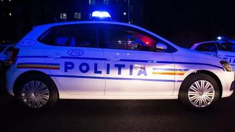 Un tânăr teribilist a distrus o maşină de poliţie azi noapte în Tudor Vladimirescu iar mai apoi a sărit la bătaie la un poliţist Exclusiv