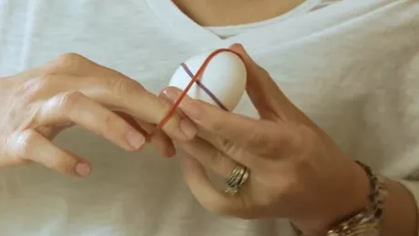 Cea mai uşoară metodă de a colora ouăle de Paşti