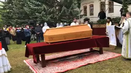 Sicriul cu trupul Înaltpreasfințitului Pimen a ajuns la Catedrala Arhiepiscopală din Suceava - Live Video