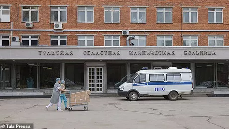 O asistentă din Rusia care purta doar lenjerie intimă într-un combinezon transparent a fost sancţionată - FOTO