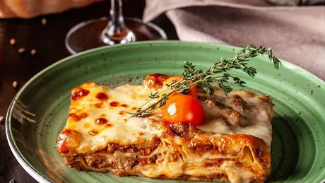Ingrediente pentru lasagna cu ragu de curcan
