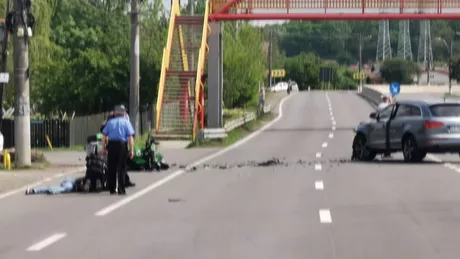 Accident rutier grav în judeţul Prahova. Motociclistul a fost proiectat într-o mașină a poliției