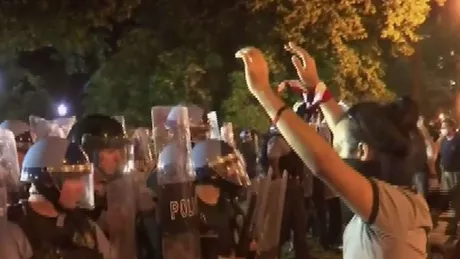 Protestatarii americani au rupt bucăți din gardul Casei Albe - VIDEO