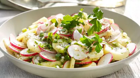 Mâncare uşoară pentru stomac - Salata bavareză de cartofi
