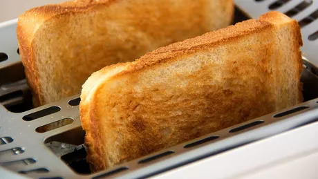 Cum se curăţă corect toasterul de pâine
