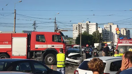 O maşină de pompieri a fost implicată într-un accident rutier grav în Iaşi - EXCLUSIV GALERIE FOTO UPDATE