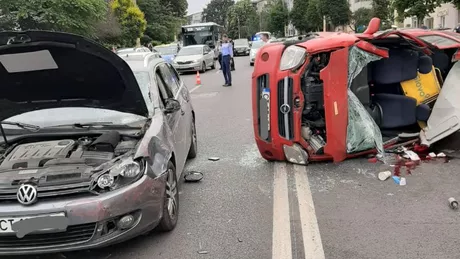 Accident grav în Constanța. O mașină s-a răsturnat iar un tânăr a murit la spital