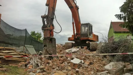 Primăria i-a demolat casa unei femei din Iași și a construit blocuri pe terenul moștenit de la bunici. Elena Farcaș a făcut plângere penală