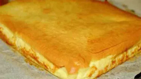 Rețetă de prăjitură turnată cu brânză