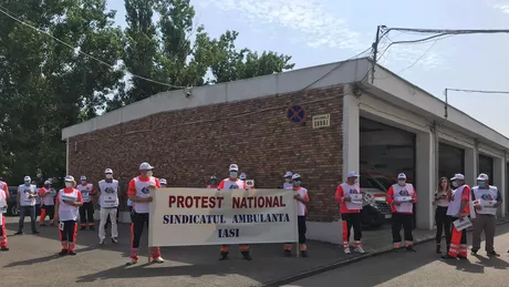 Ambulanţa Iaşi participă la protestul naţional organizat de Federaţia Naţională Sindicală Ambulanța din România - FOTO LIVE VIDEO