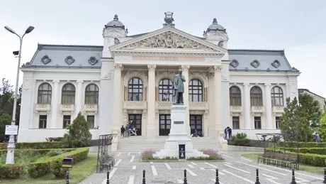 Esplanada de la Teatrul Naţional Iaşi va fi reabilitată. Primăria Iaşi a primit o ofertă de la firma Trust AVB SRL pentru servicii de proiectare a parcului