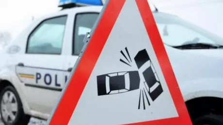 Două accidente rutiere la Iași în decurs a mai puţin de o oră O căruţă a intrat într-un stâlp doua autoturisme s-au ciocnit frontal EXCLUSIV
