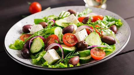 Salată de vară gustoasă - Horiatiki