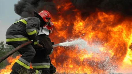 Incendiu de proporții în Argeș. Pompierii au intervenit de urgență