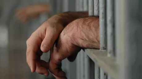 Viol în Penitenciarul Iaşi Un deţinut spune că a fost abuzat sexual de un coleg de celulă Mihai Roman a ajuns după gratii pentru o agresiune incredibilă Exclusiv