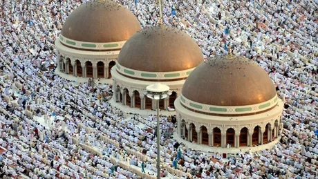Marele pelerinaj de la Mecca a început. Măsurile de prevenție pentru coronavirus se mențin